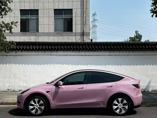 Tesla Model Y — Фото автомобиля 9