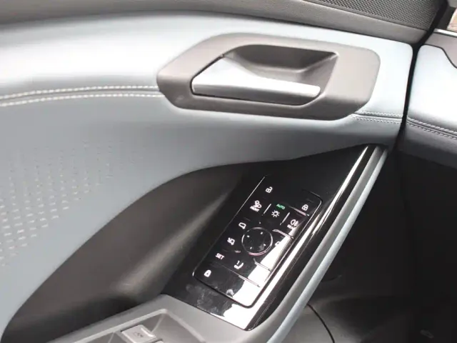 Audi Q6L e-tron — Фото автомобиля 13
