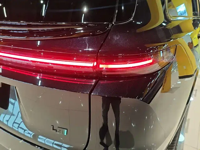 Li Auto L9 — Фото автомобиля 7