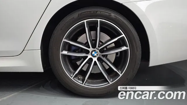 BMW 5 Series G30 — Фото автомобиля 21