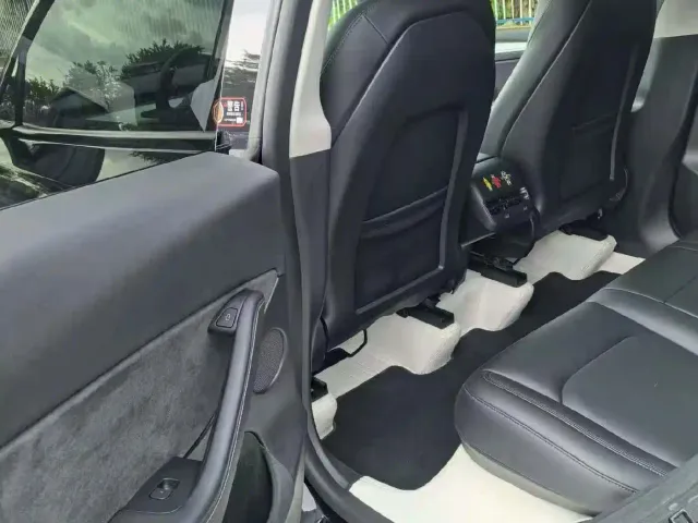 Tesla Model Y — Фото автомобиля 7