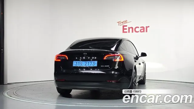 Tesla Model 3 — Фото автомобиля 4