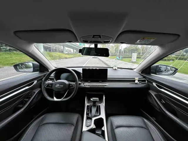 Geely Emgrand — Фото автомобиля 8