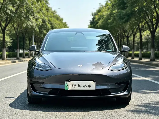 Фотография автомобиля — Tesla Model 3