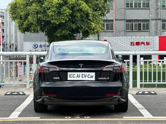 Tesla Model 3 — Фото автомобиля 14