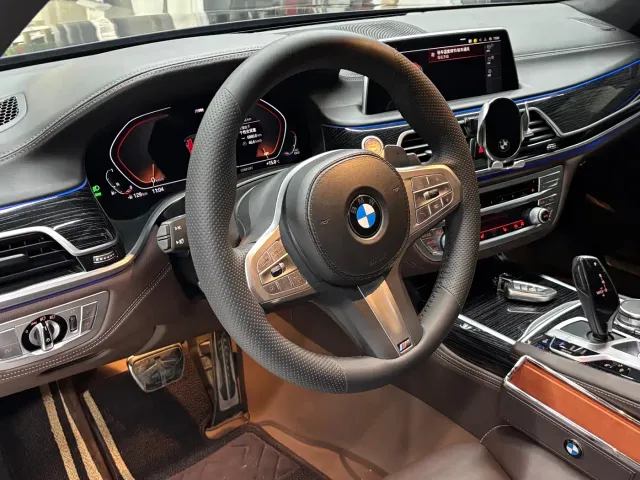 BMW 7 Series — Фото автомобиля 9