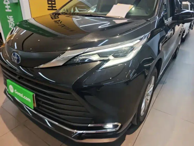 Toyota Sienna — Фото автомобиля 23