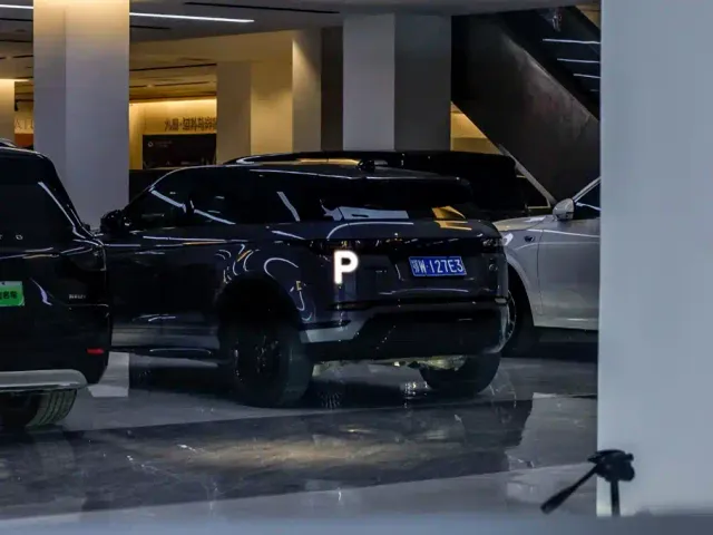 Li Auto MEGA — Фото автомобиля 20
