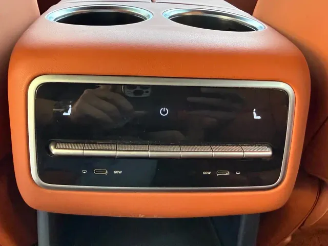 Li Auto L8 — Фото автомобиля 25