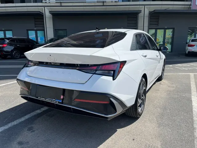 Hyundai Elantra — Фото автомобиля 6