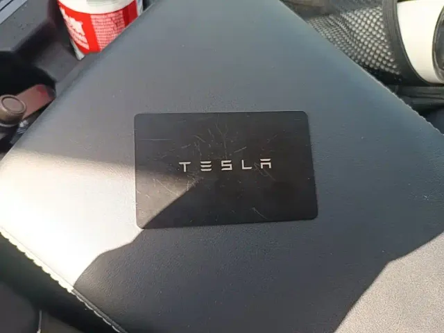 Tesla Model Y — Фото автомобиля 8