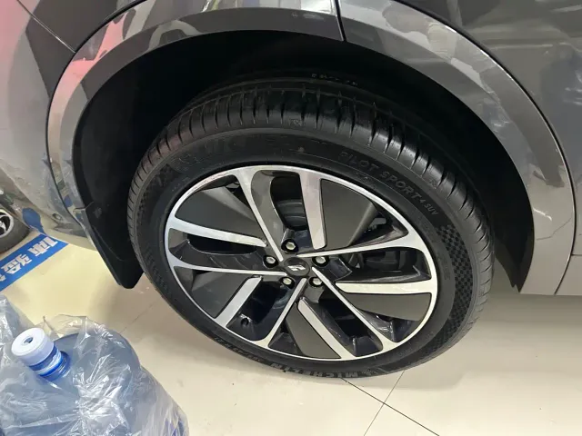 Li Auto L7 — Фото автомобиля 26