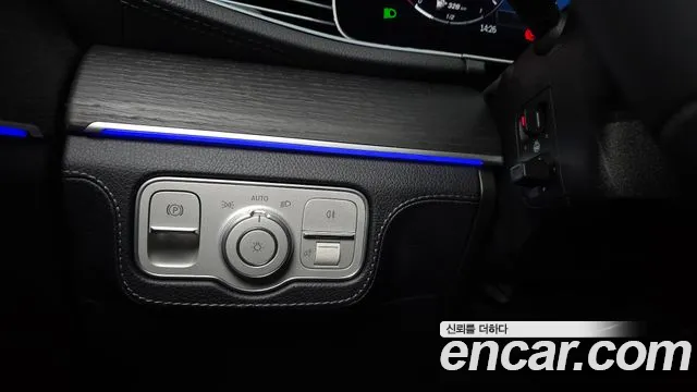 Mercedes-Benz GLE-Class — Фото автомобиля 28