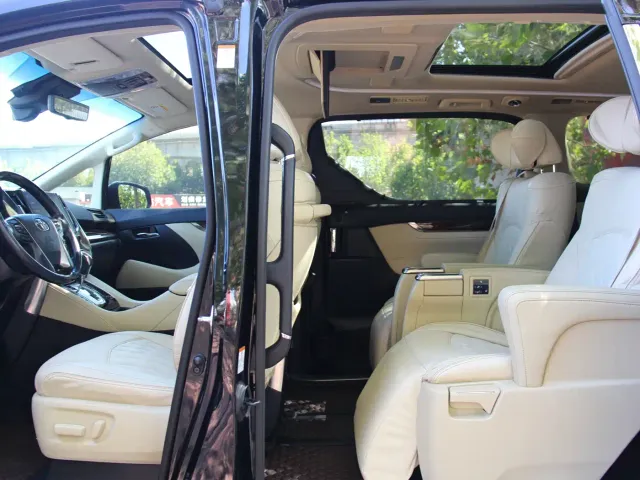 Toyota Alphard 2021 Hybrid 2.5L Luxury — Фото автомобиля 14