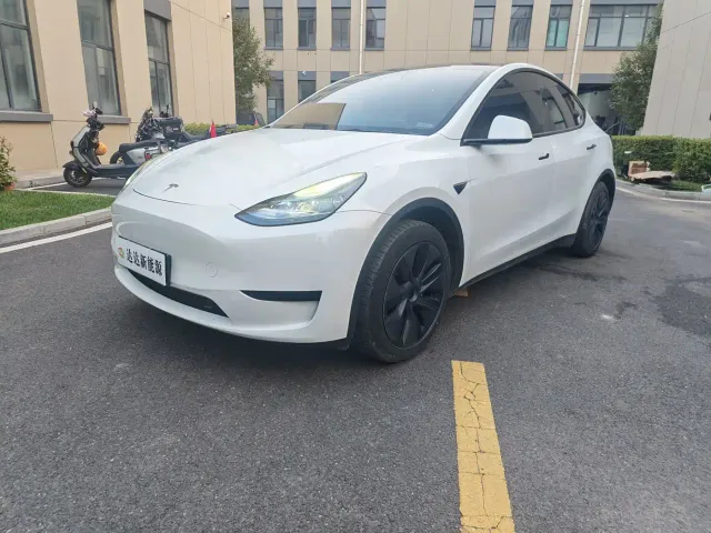 Фотография автомобиля — Tesla Model Y