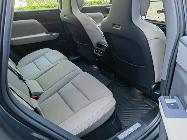 Volvo XC70 Plug-in Hybrid — Фото автомобиля 18