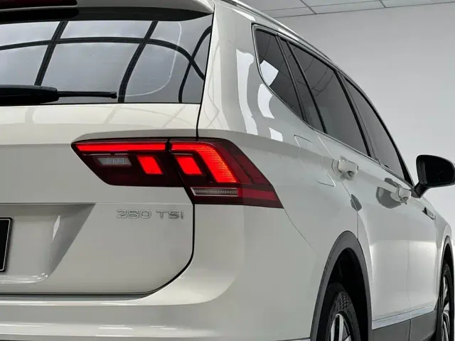 Volkswagen Tiguan L — Фото автомобиля 11