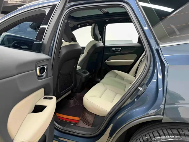 Volvo XC60 — Фото автомобиля 13