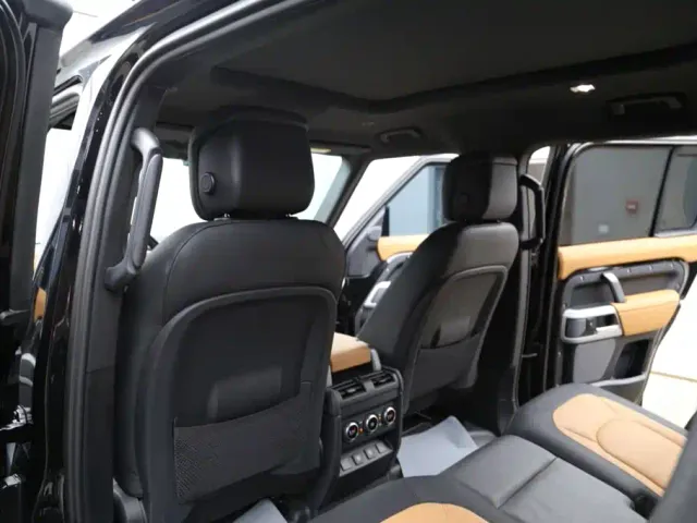 Land Rover Defender — Фото автомобиля 21