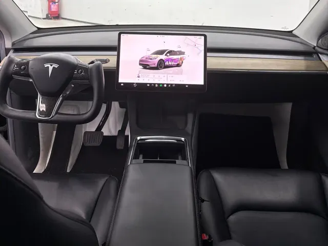 Tesla Model Y — Фото автомобиля 11