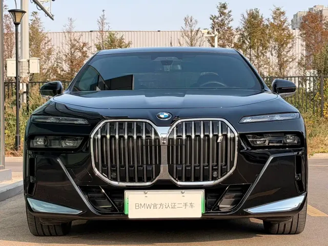 BMW i7 — Фото автомобиля 5