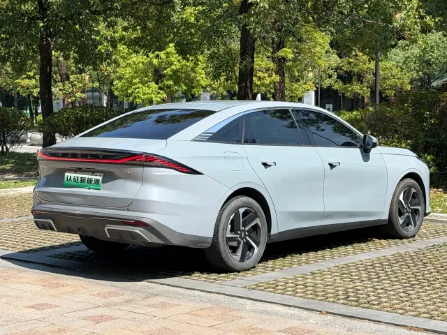Geely Galaxy L6 — Фото автомобиля 15