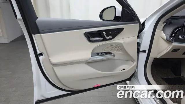 Mercedes-Benz E-Class — Фото автомобиля 25