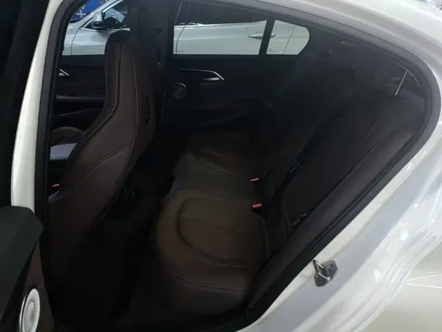 BMW 1 Series — Фото автомобиля 16