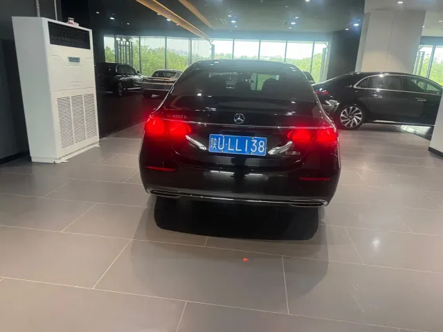 Mercedes-Benz E-Class — Фото автомобиля 5