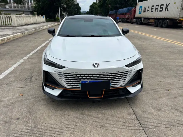 Changan UNI-V — Фото автомобиля 2