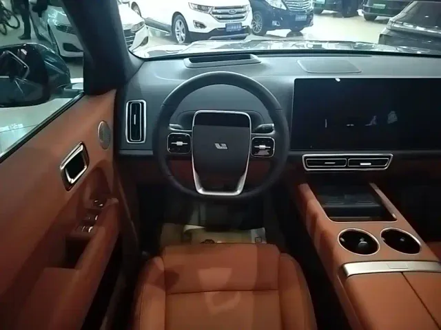 Li Auto L7 — Фото автомобиля 10