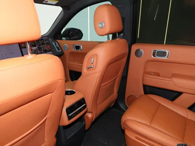 Li Auto L8 — Фото автомобиля 11