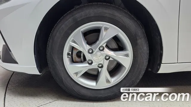Hyundai Avante — Фото автомобиля 5
