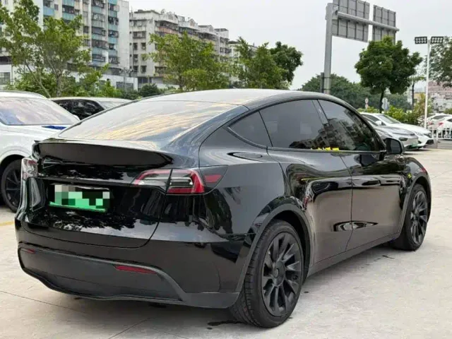 Tesla Model Y — Фото автомобиля 6
