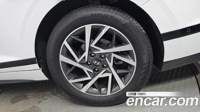 Hyundai Grandeur Grandeur (GN7) 2.5 Бензин 2WD — Фото автомобиля 20