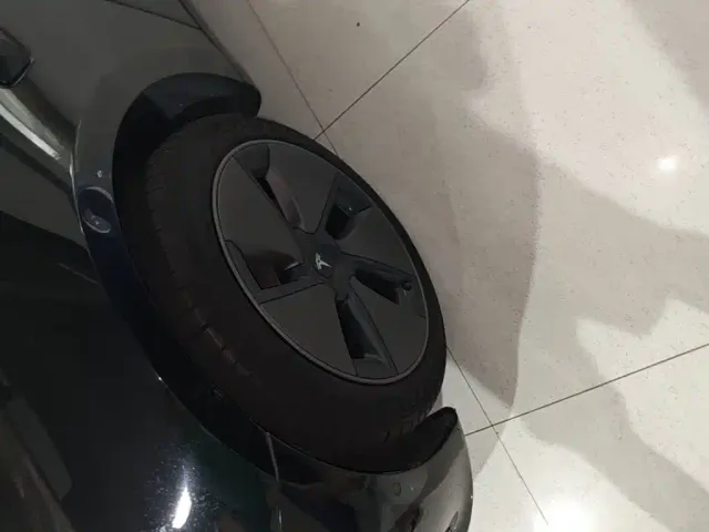 Tesla Model 3 — Фото автомобиля 22