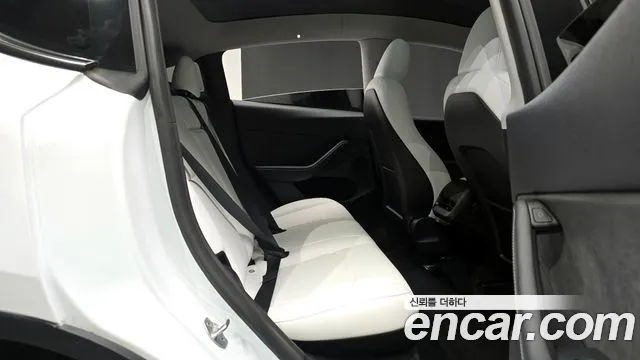Tesla Model Y — Фото автомобиля 12
