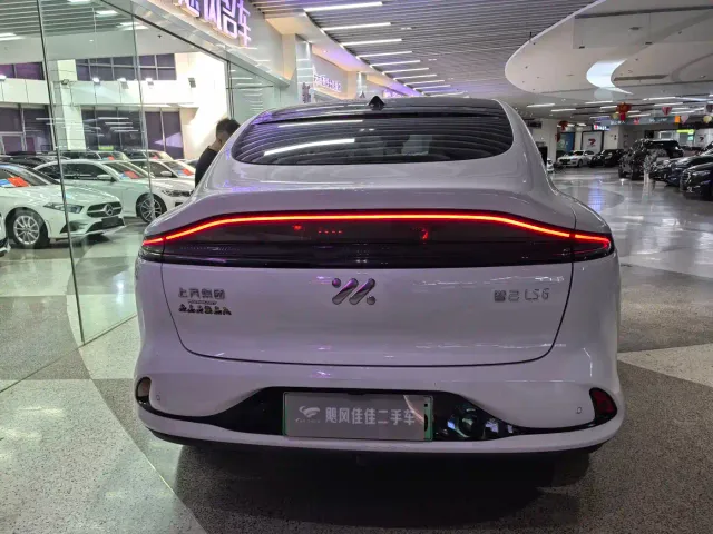IM Motors LS6 — Фото автомобиля 8