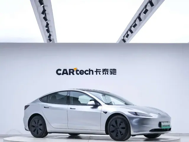 Tesla Model 3 — Фото автомобиля 3