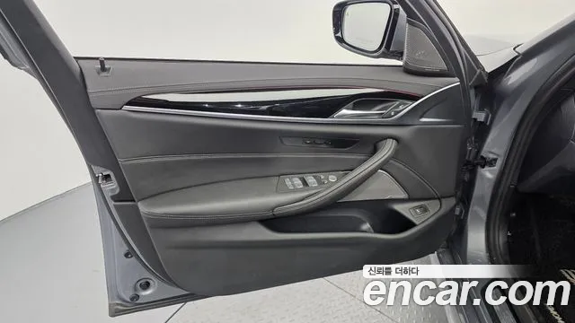 BMW 5-Series — Фото автомобиля 20