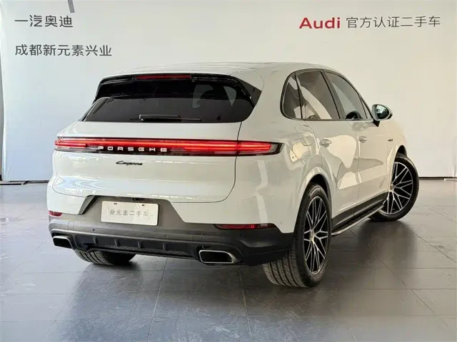 Porsche Cayenne New Energy 2024 Cayenne E-Hybrid 2.0T — Фото автомобиля 4