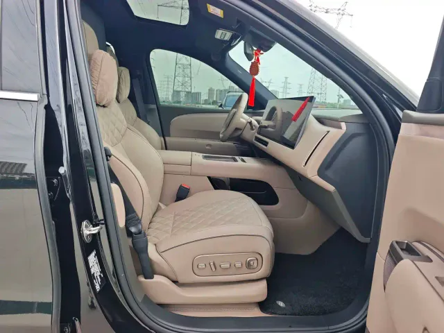 Li Auto L8 — Фото автомобиля 8
