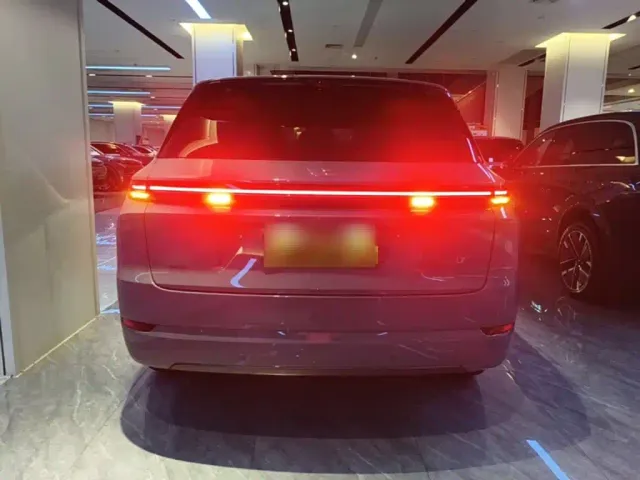 Li Auto L7 — Фото автомобиля 5