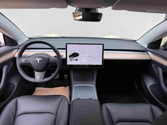 Tesla Model 3 — Фото автомобиля 6