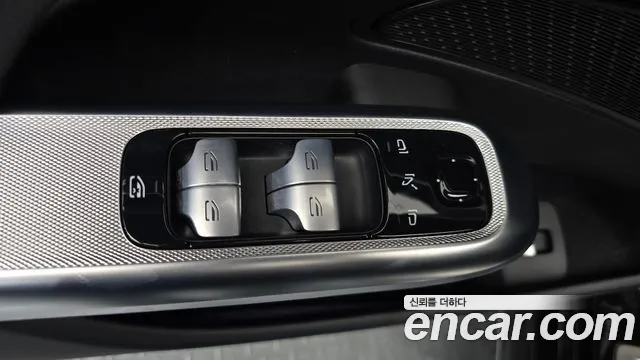 Mercedes-Benz E-Class — Фото автомобиля 28