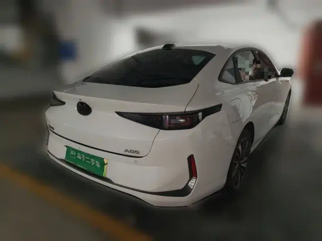 Changan Qiyuan A05 — Фото автомобиля 4