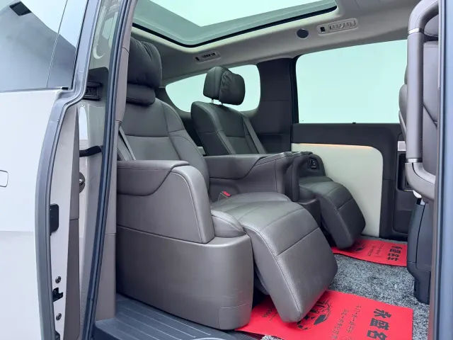 Li Auto MEGA — Фото автомобиля 10