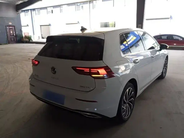 Volkswagen Golf — Фото автомобиля 6