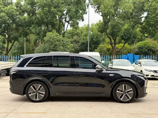 Li Auto L8 — Фото автомобиля 13