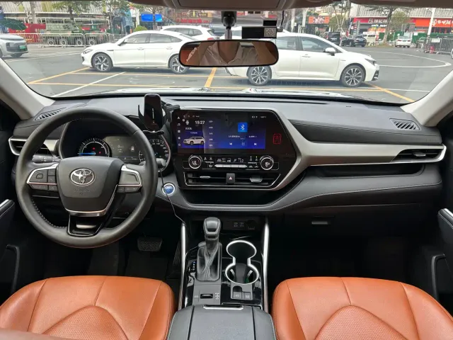 Toyota Highlander — Фото автомобиля 14